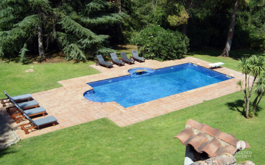 Masia cerca de Girona en venta