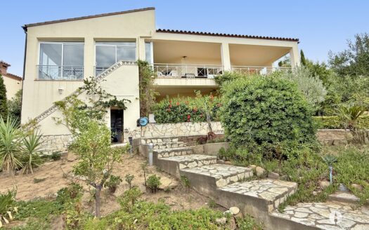 Villa de lujo con vistas a la bahía de Roses – Piscina interior, apartamento independiente y orientación Sur
